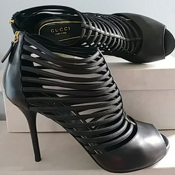Gucci Shoes - Gucci Classic Peep-Toe Leather Pumps - Gently Used